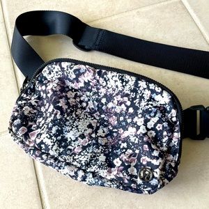 Lululemon Everywhere Belt Bag Floral Spritz Multi